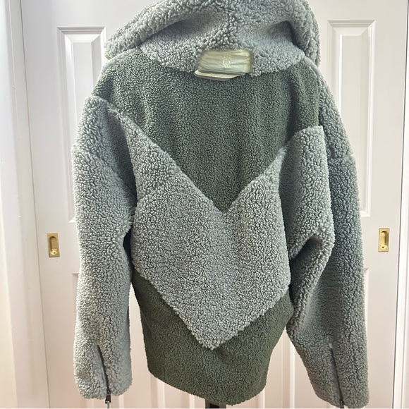 Free People x FP Movement Moon Dancer Fleece in Green Medium - Picture 4 of 9